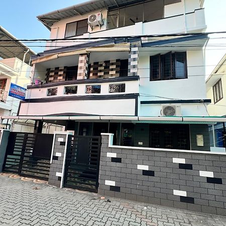 Cozy Haven Apartment Kochi Bagian luar foto