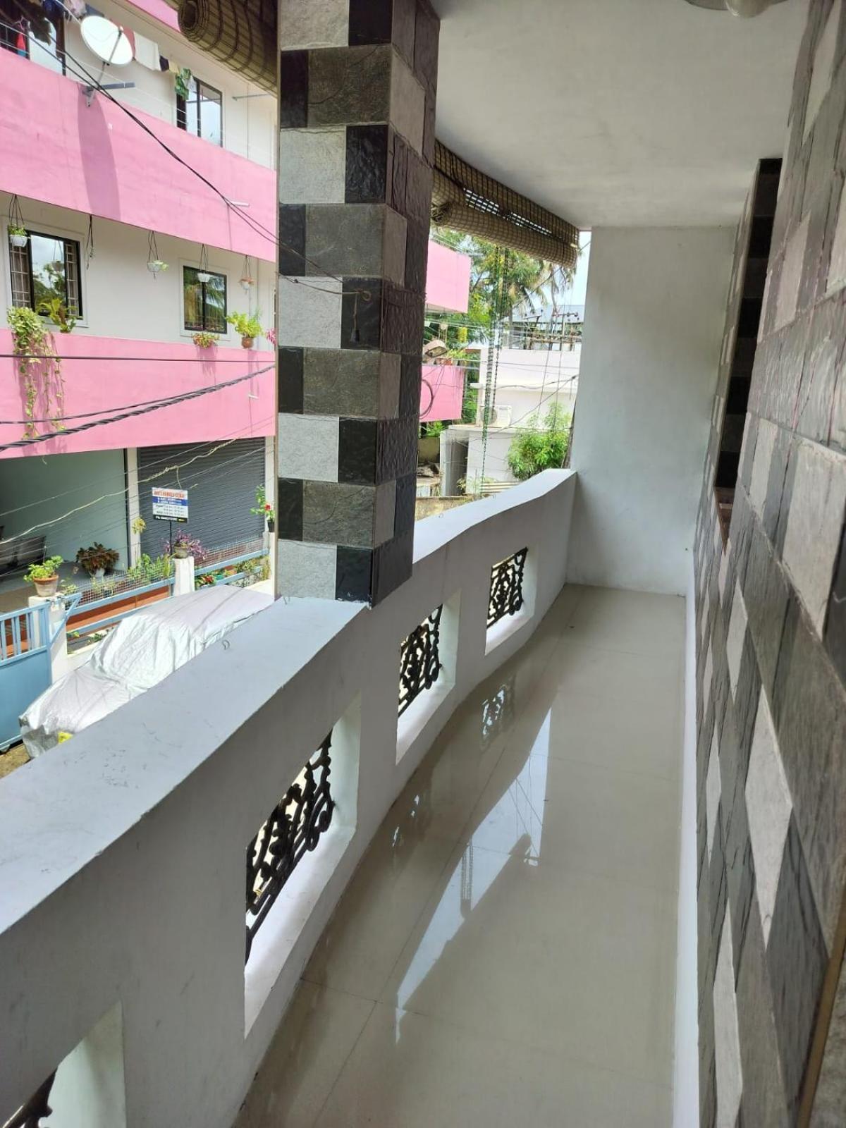 Cozy Haven Apartment Kochi Bagian luar foto